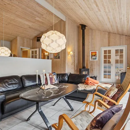 Cozy In With Outdoor Swimming Pool Semesterbostad *